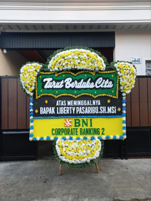 Papan Bunga Duka di Pangkalan Banteng