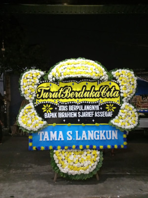 Papan Bunga Duka di Pangkalan Banteng